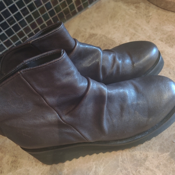 OPEN CLOSED (Women's US 10 / EU 41) - Picture 3 of 9